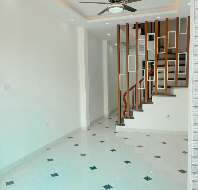 Hot quá! Nhà 33m 5 tầng phố Đông La ô tô vào cửa gần thiên đường Bảo sơn, Aeon Mall Hà Đông, Bến xe Yên Nghĩa nhỉnh 3,3 tỷ