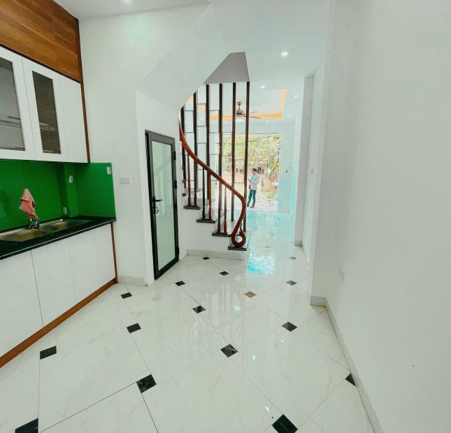 Hot quá! Nhà 33m 5 tầng phố Đông La ô tô vào cửa gần thiên đường Bảo sơn, Aeon Mall Hà Đông, Bến xe Yên Nghĩa nhỉnh 3,3 tỷ