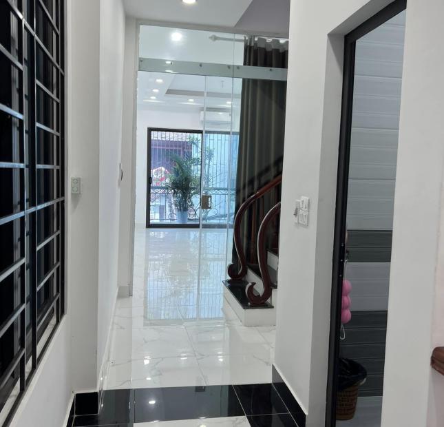 Bán nhà ngõ 120 Vĩnh Tuy, HBT - NGõ thông các ngả - Kinh doanh đỉnh- 53m2 x5T MT4m chỉ 7 tỷ