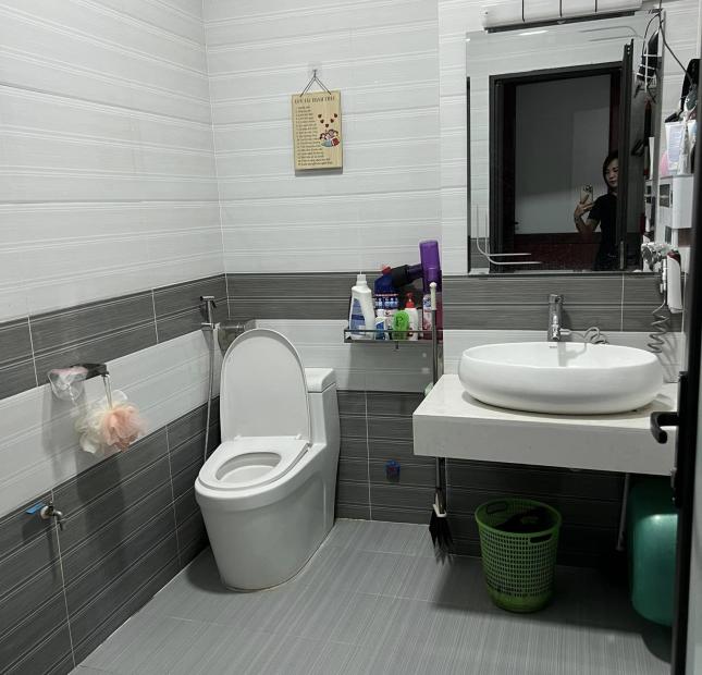 Bán nhà ngõ 120 Vĩnh Tuy, HBT - NGõ thông các ngả - Kinh doanh đỉnh- 53m2 x5T MT4m chỉ 7 tỷ