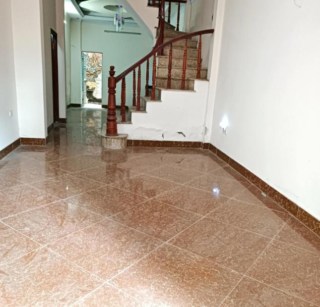 Chú ý kẻo lỡ , Bán nhà Lạc Trung , 48m2 , chỉ 3,5 tỷ , ngõ nông , thông thoáng , gần phố