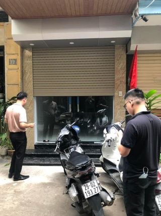 Cho thuê nhà Thanh Nhàn, Hai Bà Trưng DT 45m x3Tầng, ô tô đỗ cửa làm VP 10tr/tháng