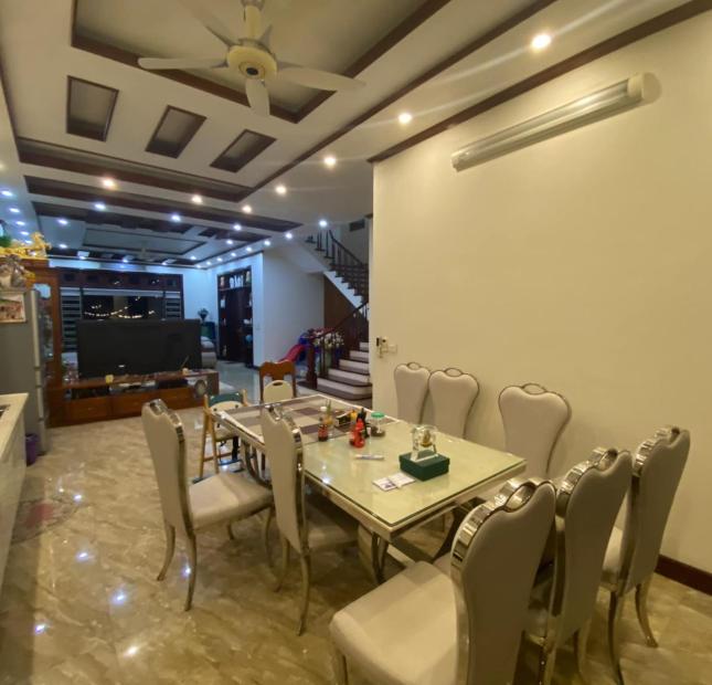 BÁN BIỆT THỰ 3 TẦNG KĐT CỘT 5,8 MỞ RỘNG,P.HỒNG HÀ,HẠ LONG. DT:312M2,MT:12M. !!