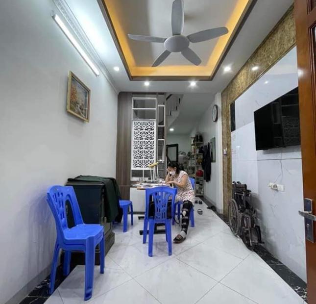 Bán gấp nhà phố Định Công , Thanh Xuân, Nhà xây chắc chắn, hàng xóm thân thiện