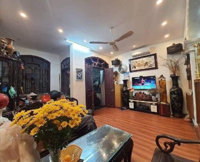 Bán nhà riêng Trần Thái Tông 6 tỷ 2 diện tích 50m2