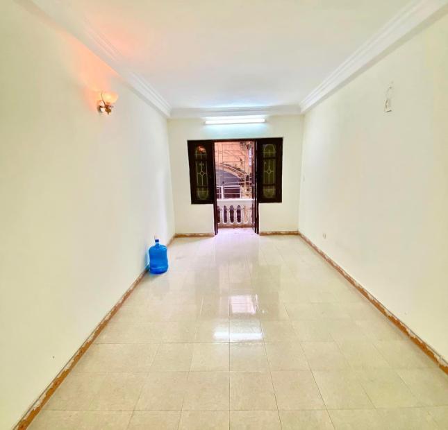  BÁN NHÀ CẦU GIẤY NGÕ 79 - NHỈNH 3 TỶ , 28M2 - CÓ NHÀ TRUNG TÂM CẦU GIẤY - GIÁ TỐT - 5 TẦNG - 3 NGỦ ĐỦ CÔNG NĂNG - GẦN Ô TÔ 