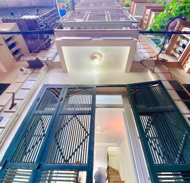  BÁN NHÀ CẦU GIẤY NGÕ 79 - NHỈNH 3 TỶ , 28M2 - CÓ NHÀ TRUNG TÂM CẦU GIẤY - GIÁ TỐT - 5 TẦNG - 3 NGỦ ĐỦ CÔNG NĂNG - GẦN Ô TÔ 