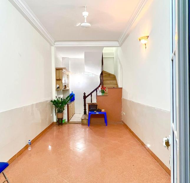  BÁN NHÀ CẦU GIẤY NGÕ 79 - NHỈNH 3 TỶ , 28M2 - CÓ NHÀ TRUNG TÂM CẦU GIẤY - GIÁ TỐT - 5 TẦNG - 3 NGỦ ĐỦ CÔNG NĂNG - GẦN Ô TÔ 