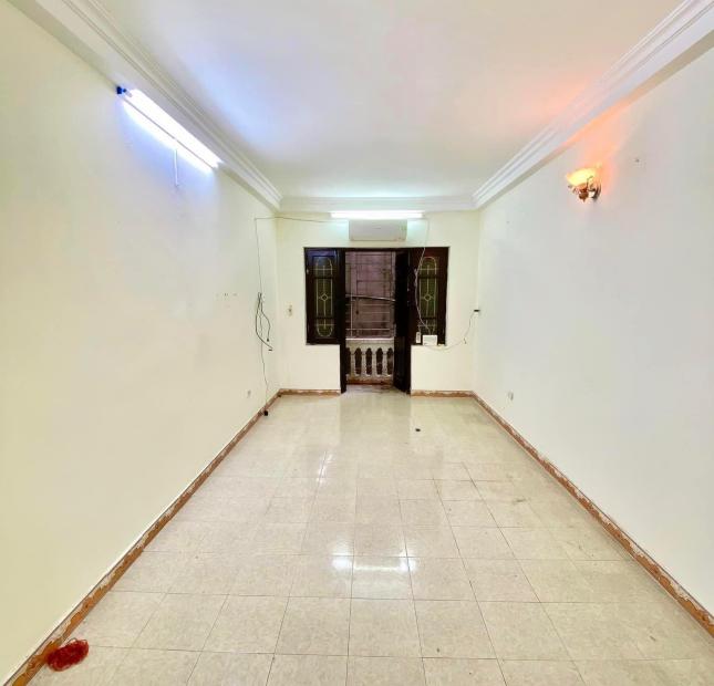 BÁN NHÀ CẦU GIẤY NGÕ 79 - NHỈNH 3 TỶ , 28M2 - CÓ NHÀ TRUNG TÂM CẦU GIẤY - GIÁ TỐT - 5 TẦNG - 3 NGỦ ĐỦ CÔNG NĂNG - GẦN Ô TÔ 