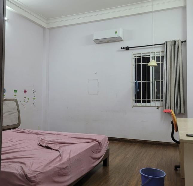 Chủ định cư bán gấp nhà 3 tầng, 50m ra MT Nguyễn Đình Chính, gần UBND, 4.3*16m, 9 tỷ