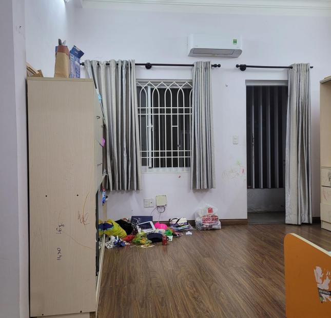 Chủ định cư bán gấp nhà 3 tầng, 50m ra MT Nguyễn Đình Chính, gần UBND, 4.3*16m, 9 tỷ