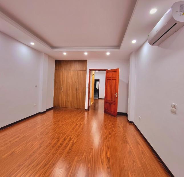 Bán nhà Phố Trần Cung, Dt 60m, nhà 6 tầng giá trên 10 tỷ.