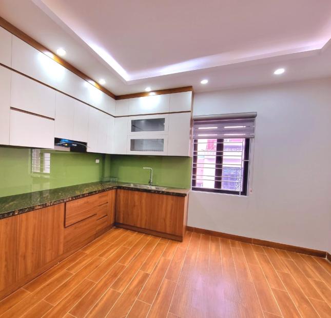 Bán nhà Phố Trần Cung, Dt 60m, nhà 6 tầng giá trên 10 tỷ.