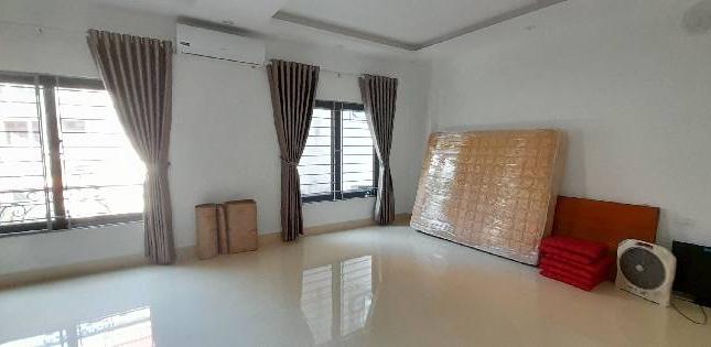 Nhỉnh 5 tỷ nhà Nguyễn Văn Cừ - Oto - 79 m2 - giáp cầu Chương Dương.