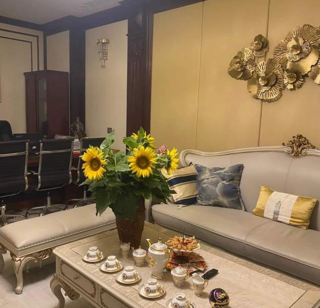 PHÂN LÔ,  Ô TÔ TRÁNH,7T THANG MÁY  PHỐ NGUYỄN VĂN HUYÊN 95M, 25.8 TỶ.