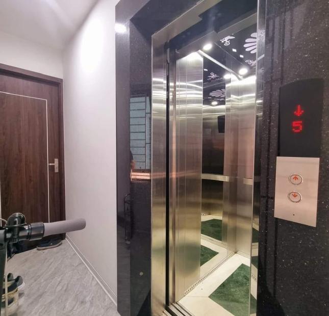 CC bán căn nhà mặt hồ Hoàng Cầu Đống Đa, 7 tầng thang máy kinh doanh ĐT 60 m2 , giá 9,9 tỷ. Lh 0915229868