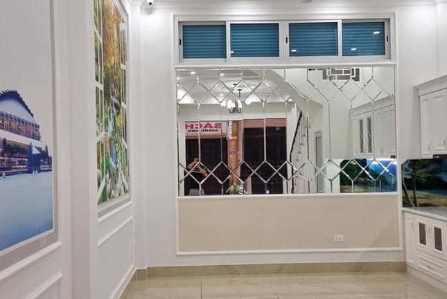 53m Mặt Tiền 4.2m Nhỉnh 12 Tỷ Mặt Phố Võ Chí Công Cầu Giấy. Vỉa Hè Đá Bóng Kinh Doanh Siêu Đỉnh.