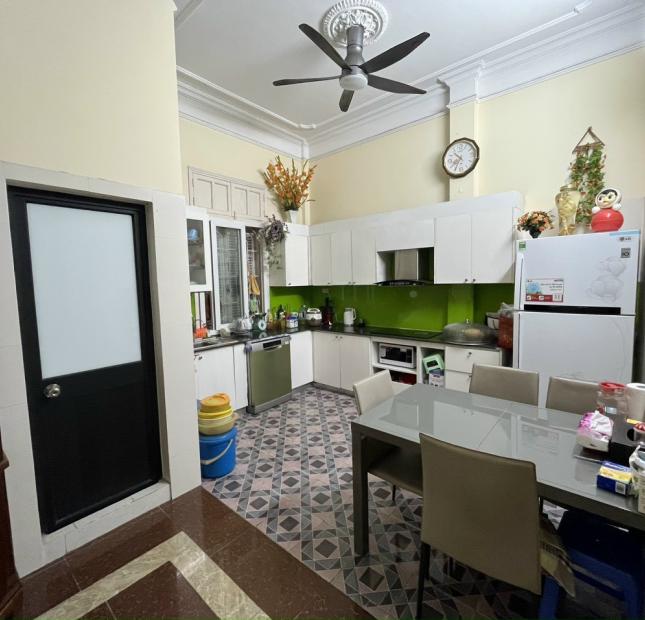 120m 5 Tầng Mặt Tiền 4m Nhỉnh 15 Tỷ. Vị Trí Cực Đẹp. Diện Tích Rộng Phố Hoàng Quốc Việt Gần Nhiều