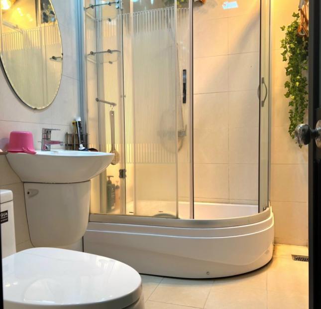 120m 5 Tầng Mặt Tiền 4m Nhỉnh 15 Tỷ. Vị Trí Cực Đẹp. Diện Tích Rộng Phố Hoàng Quốc Việt Gần Nhiều