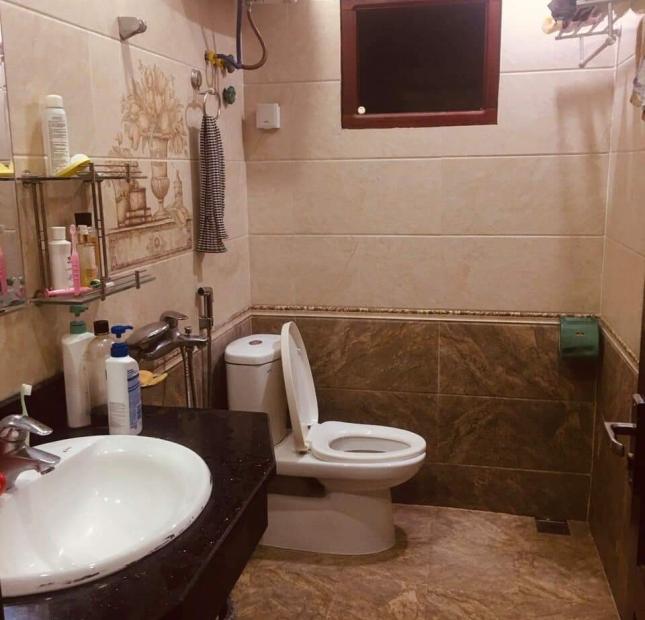 BÁN NHÀ 3 TẦNG TRỤC ĐƯỜNG ĐÔI BÃI MUỐI,P.CAO THẮNG. DT:90M2,MT:5M