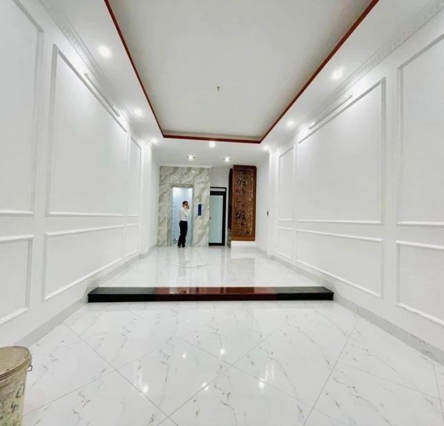 Nhà đẹp Thanh Xuân - Ô TÔ VÀO NHÀ, THANG MÁY, 40m2, nhỉnh 6TỶ