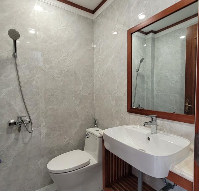 KHÚC THỪA DỤ - TRƯƠNG CÔNG GIAI - 50M2 X 7 TẦNG - THANG MÁY - MT4.1M VUÔNG ĐẸP - Ô TÔ 7 CHỖ VÀO