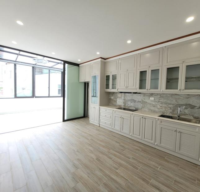 KHÚC THỪA DỤ - TRƯƠNG CÔNG GIAI - 50M2 X 7 TẦNG - THANG MÁY - MT4.1M VUÔNG ĐẸP - Ô TÔ 7 CHỖ VÀO