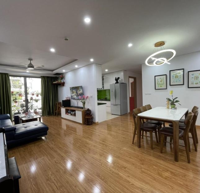 Cần bán căn hộ 2 ngủ, 90m2, Eurowindow, Trần Duy Hưng, chỉ 4.2 tỷ. LH 0355 902 148