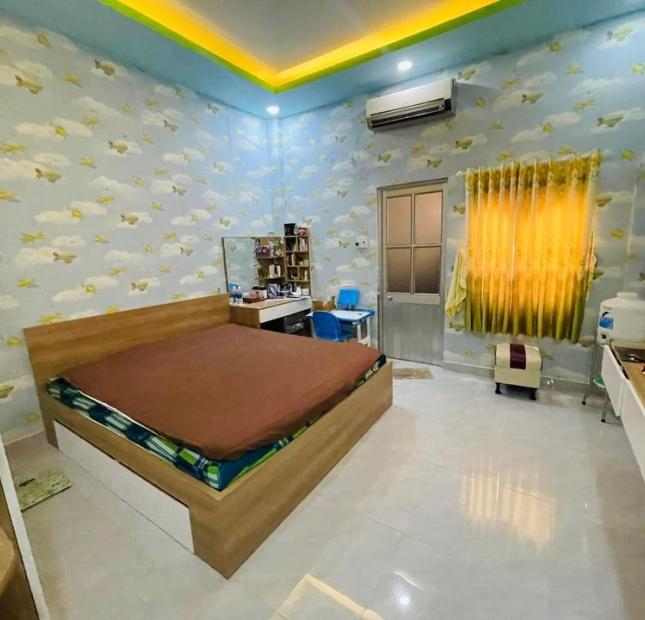 Cần bán nhà Phạm Văn Bạch, hẻm xe hơi, 2 tầng BTCT, 4tỷ55