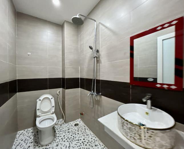 Cần bán nhà Nguyễn Sỹ Sách, Tân Bình, xe hơi đậu trước cửa, tặng nội thất, giá 5tỷ7