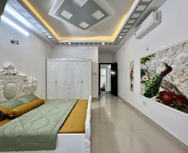 Cần bán nhà Nguyễn Sỹ Sách, Tân Bình, xe hơi đậu trước cửa, tặng nội thất, giá 5tỷ7