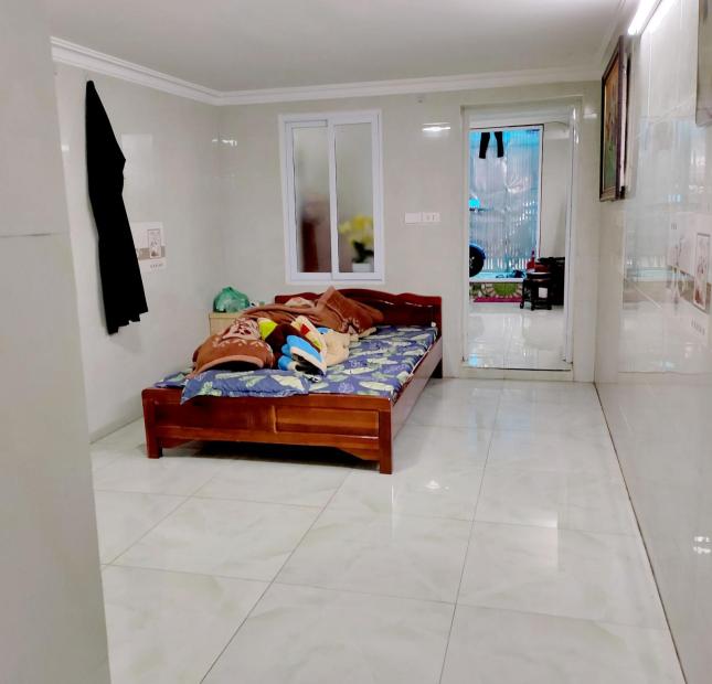 Bán nhà Kim Giang, tập thể tầng 1, 2 ngủ, 50m2, ô tô đỗ, khu Quân đội, an ninh. 1,55 tỷ