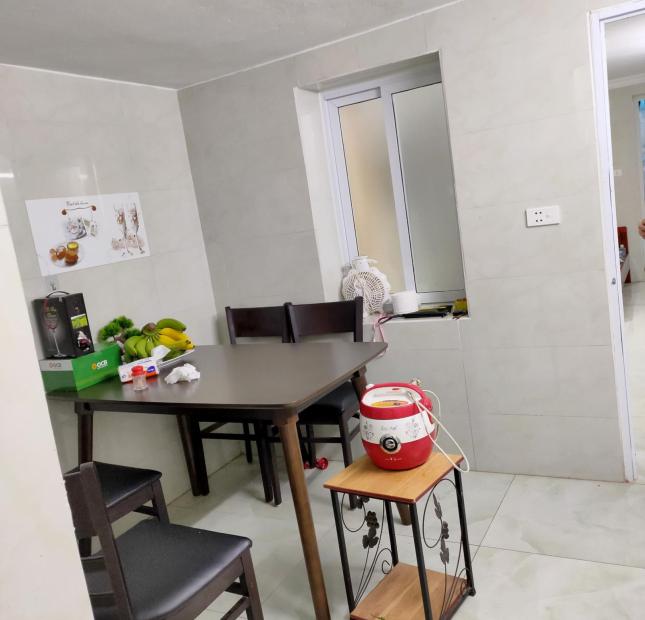 Bán nhà Kim Giang, tập thể tầng 1, 2 ngủ, 50m2, ô tô đỗ, khu Quân đội, an ninh. 1,55 tỷ