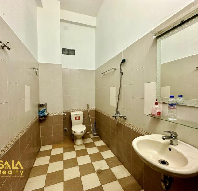 Nhà 4 tầng vị trí đắc địa mặt tiền Ngô Quyền - giá 13.9 tỷ