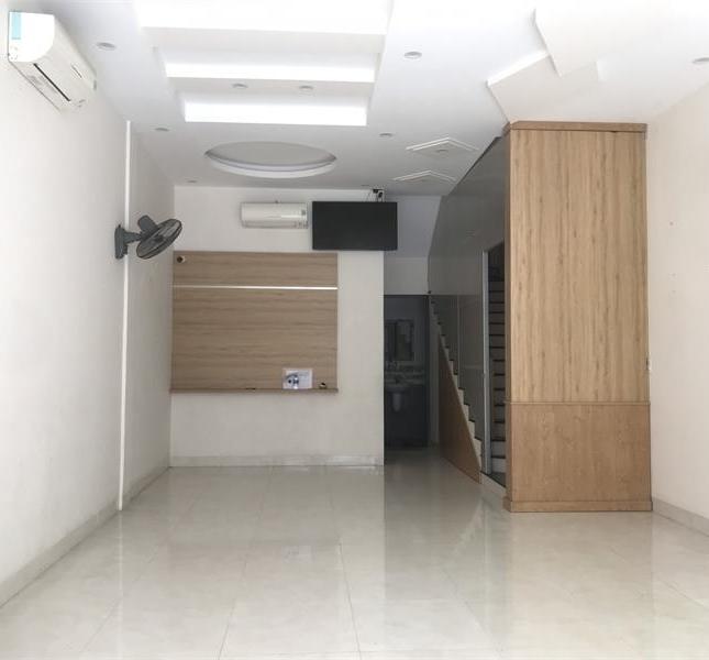 Cho thuê mặt bằng gần ngã tư Lê lai, TPVT cửa kính máy lạnh