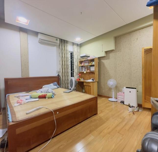 BÁN NHÀ ĐỐNG ĐA, PHỐ THÁI HÀ 65M, 5T, MT 6.5M, PHÂN LÔ, Ô TÔ, LÀM VP CỰC ĐẸP, 16 TỶ. 0937651883.