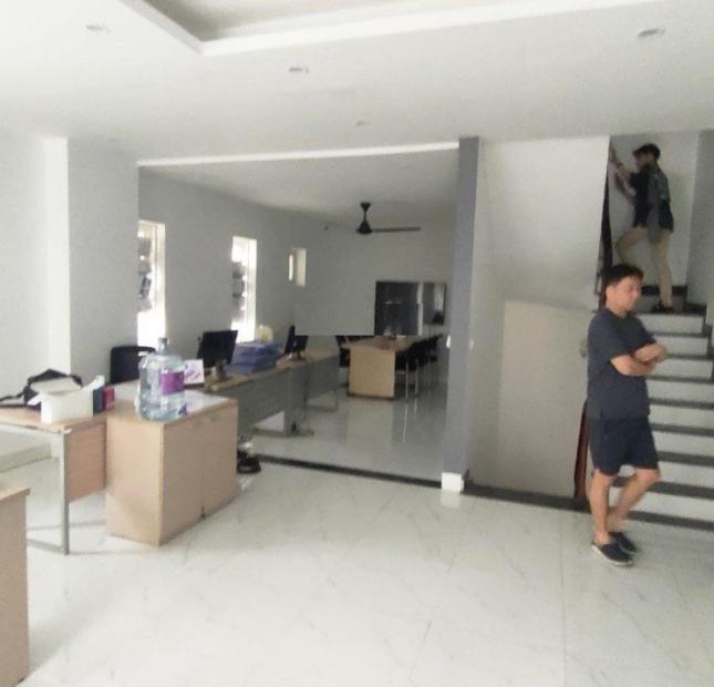 Cho thuê liền kề A10 Nguyễn Chánh, 75m2, 5T thông sàn nhà đẹp làm văn phòng, công ty