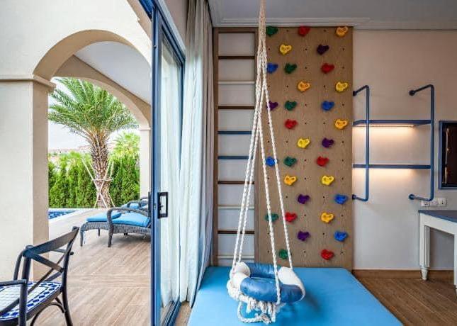 Cần tiền bán gấp biệt thự Centara Mũi Né Villa 3 phòng ngủ view biển, có hồ bơi