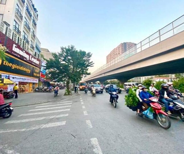 Gấp, bán nhà mặt phố Nguyễn Trãi, DT 51m2, 1 tầng 1 lửng, MT 5m, giá 10,5 tỷ