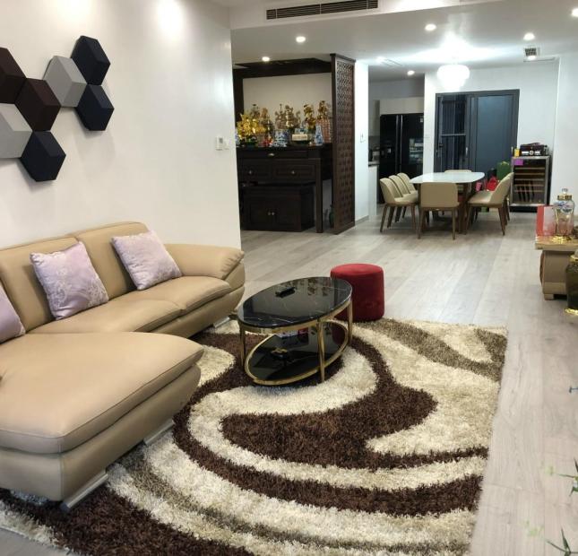 Chính chủ bán gấp căn hộ 3PN, Tại chung cư Discovery Complex, giá ưu đãi nhất thị trường .