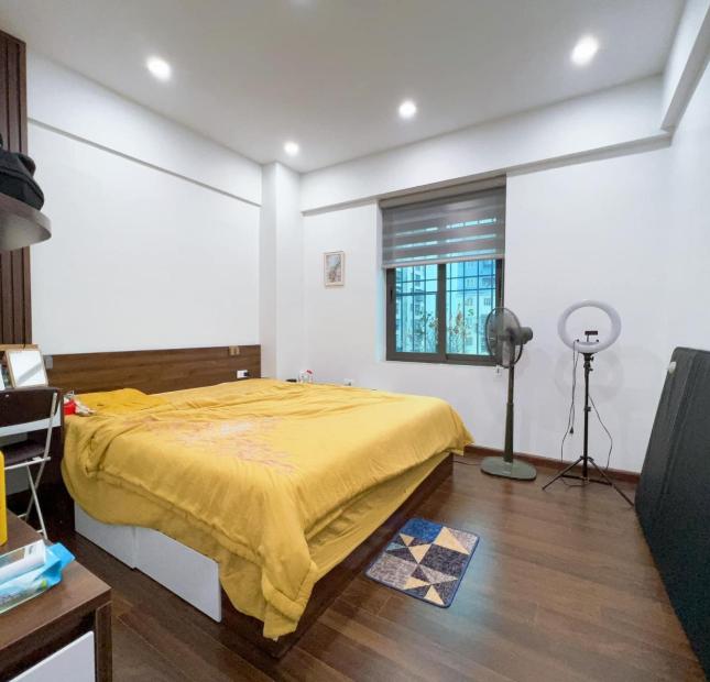 Bán căn hộ tòa A3-Đền Lừ 2, căn góc, 62m2, 2 ngủ, đủ nội thất và tiện ích. Giá 2,28 tỷ