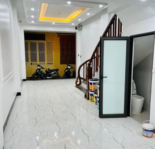 CC cần nhà phố kinh doanh Hoàng Cầu Đống Đa, gần hồ 60 m2, 5 tầng Giá 21 tỷ Lh 0915229868