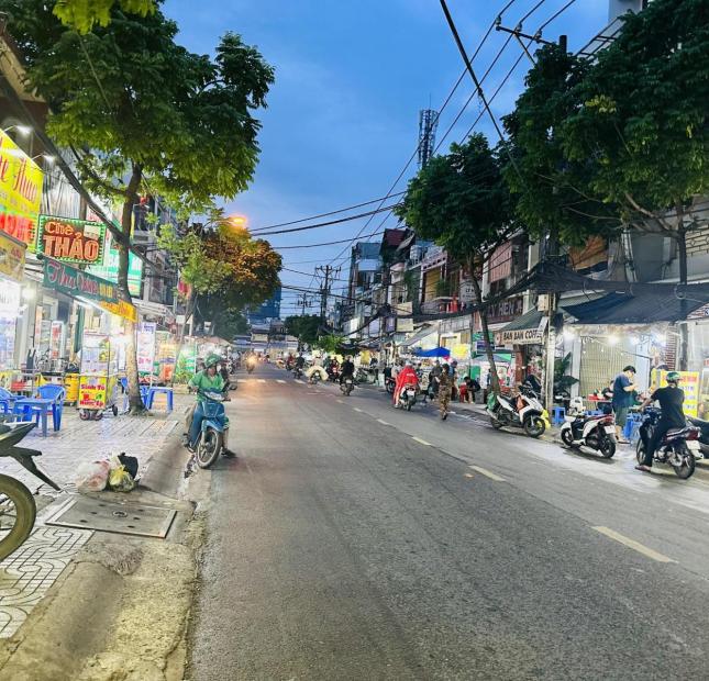  trung tâm  mặt tiền quận 8  gần cầu chữ y .phạm Thế Hiển