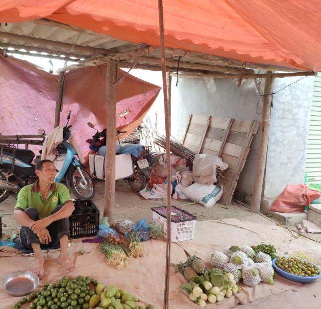 Giảm giá bán gấp giá rẻ đất chia lô, mặt Chợ kinh doanh, ô tô đỗ, 110m, mặt tiền 4.5m, 999 triệu Kiên Thành, Lục Ngạn, Bắc Giang.