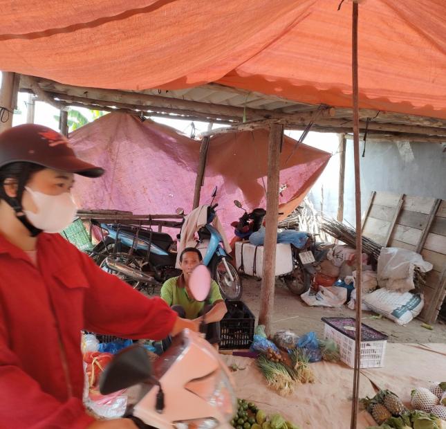Giảm giá bán gấp giá rẻ đất chia lô, mặt Chợ kinh doanh, ô tô đỗ, 110m, mặt tiền 4.5m, 999 triệu Kiên Thành, Lục Ngạn, Bắc Giang.