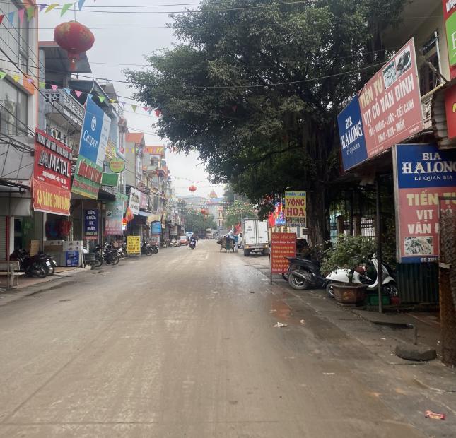 Bán gấp trục chính Lạc Đạo, ngay Ủy ban xã, kinh doanh thoải mái, lh 0828218468 