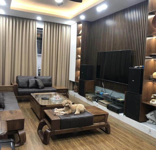 Bán nhà Mặt phố Nguyễn Văn Cừ - KD - MT 11m- Lô Góc - Nhỉnh 12 tỷ