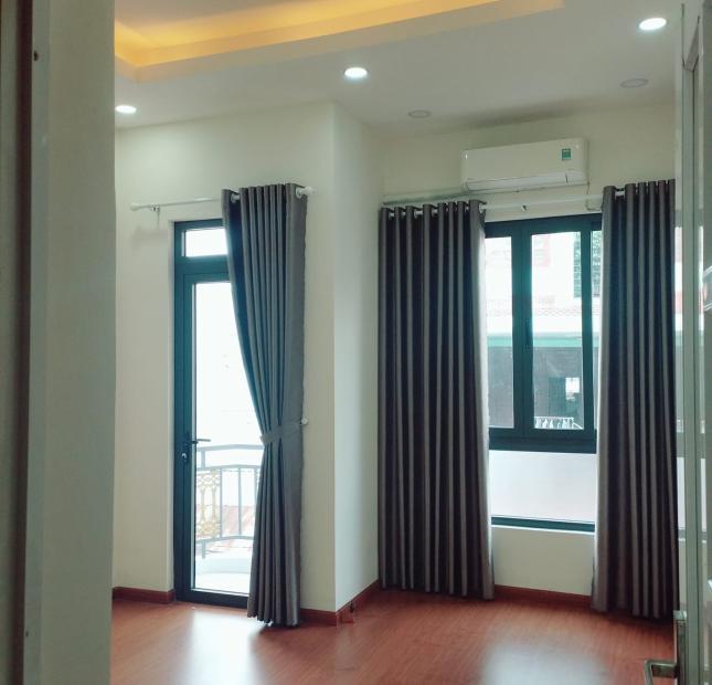 Nhà Quận 7 Gía Rẻ, 4 Tầng 190m2, Ôtô đỗ cửa, Nhà còn mới vào là ở ngay