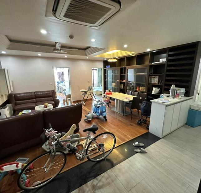  ĐẸP ĐỘC ! Bán chung cư Tòa Eurowindow Multi Complex 27 Trần Duy Hưng 100m 2PN Tặng nội thất hơn 1 ty giá 4.x ty CG