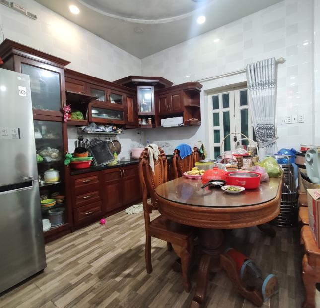 Bán nhà Mễ Cốc,P15,Quận 8 , 110m2 1 trệt, 3 lầu,sân thượng. chỉ 5 tỷ4